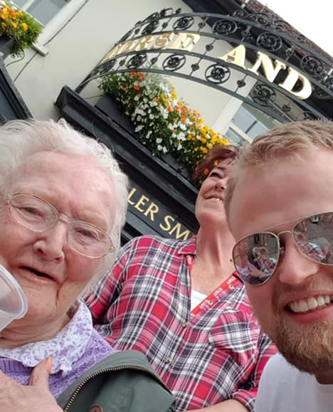 Joyce visits the Pub
